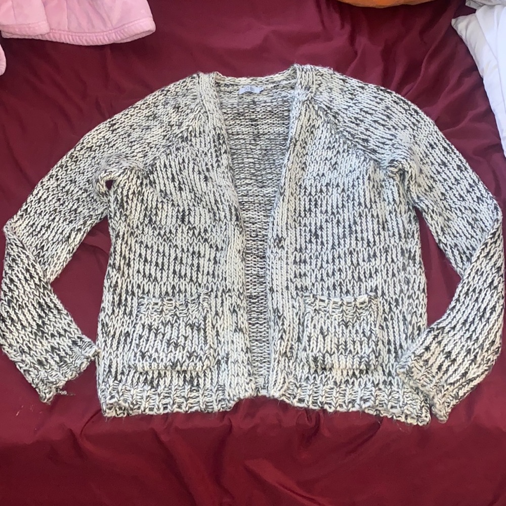 Knitted olive green and white open long cardigan
